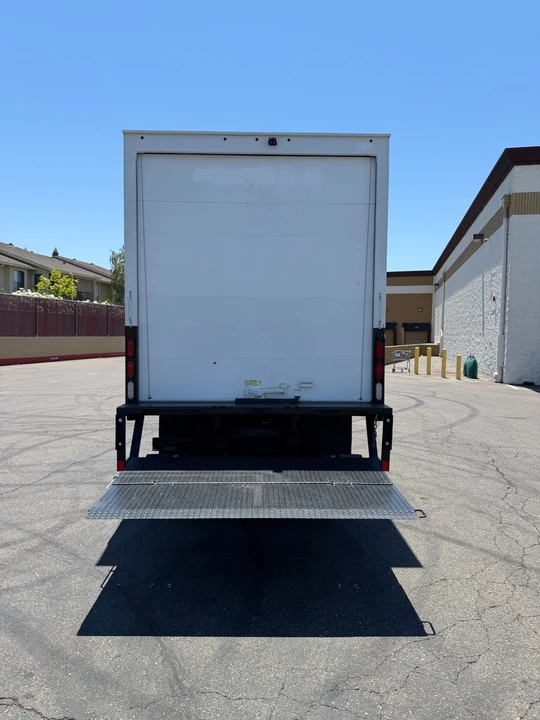 2023 Isuzu Elf - Image 8 of 27
