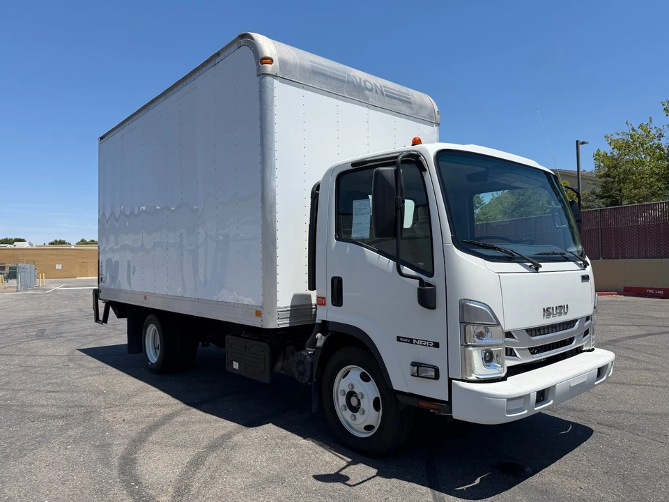 2023 Isuzu Elf - Image 3 of 27