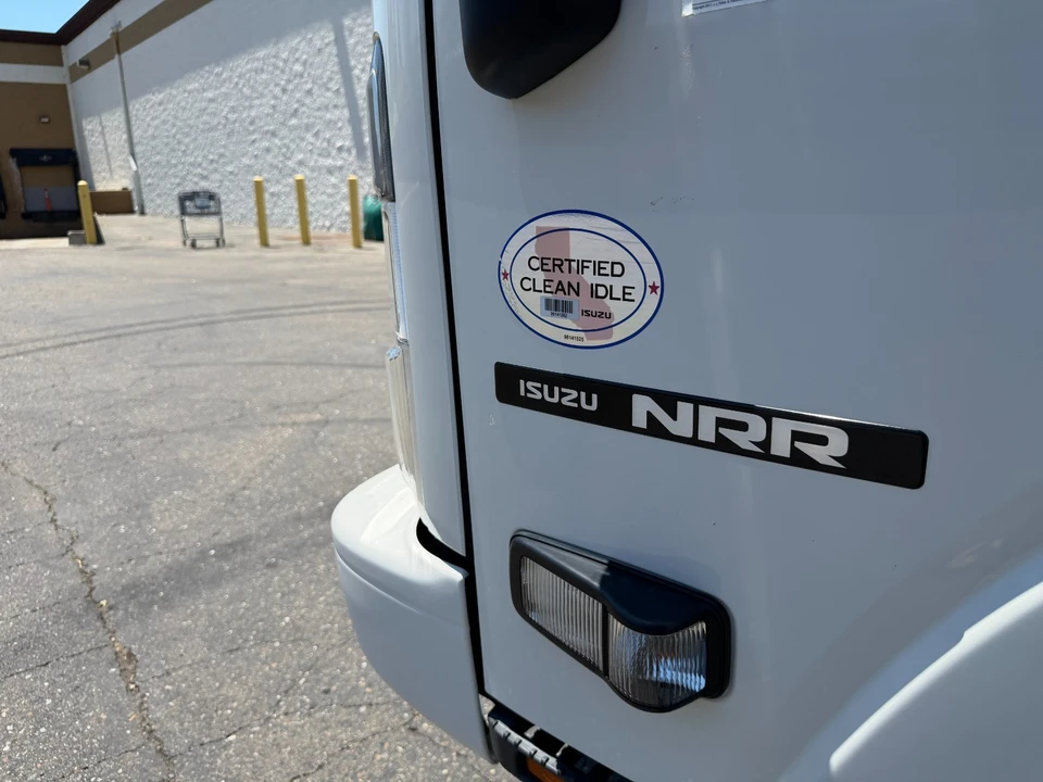 2023 Isuzu Elf - Image 15 of 27