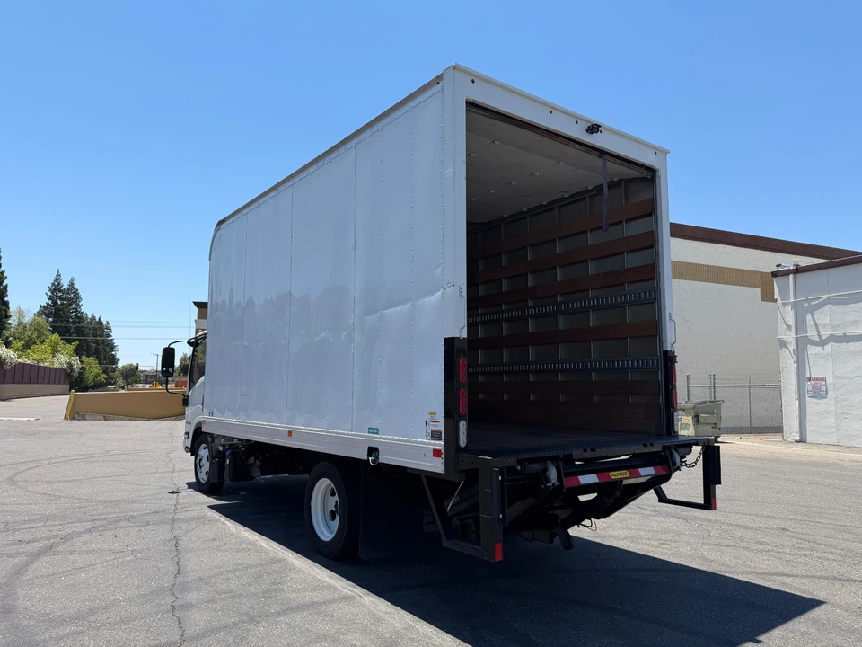 2023 Isuzu Elf - Image 9 of 27