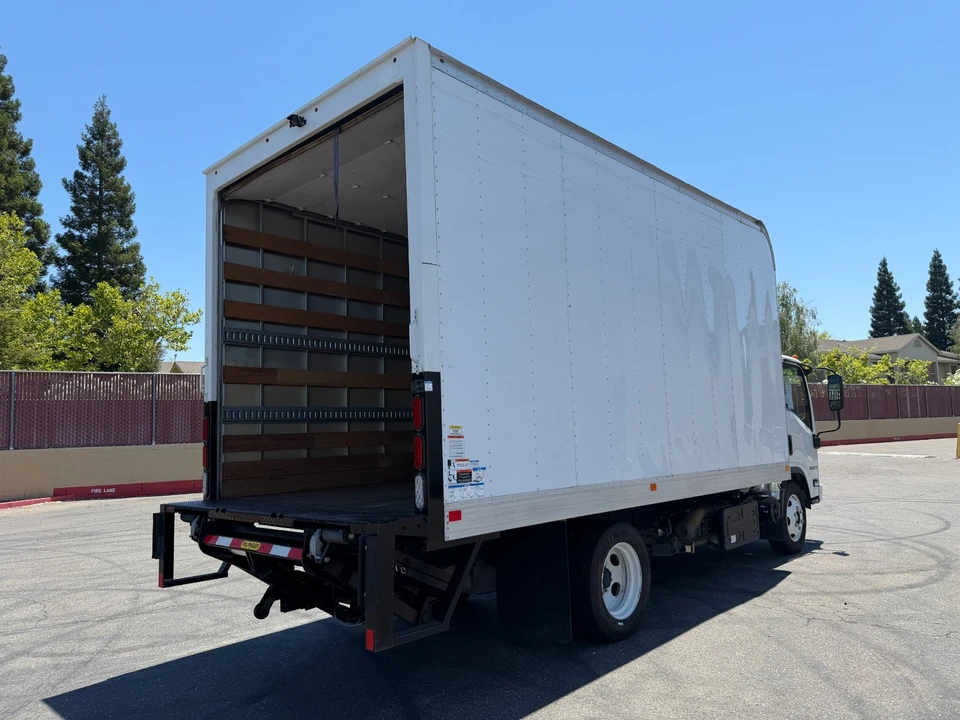 2023 Isuzu Elf - Image 7 of 27
