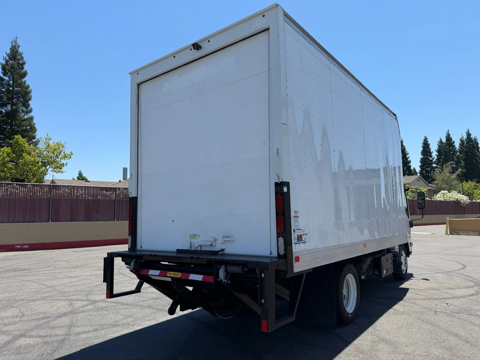 2023 Isuzu Elf - Image 5 of 27