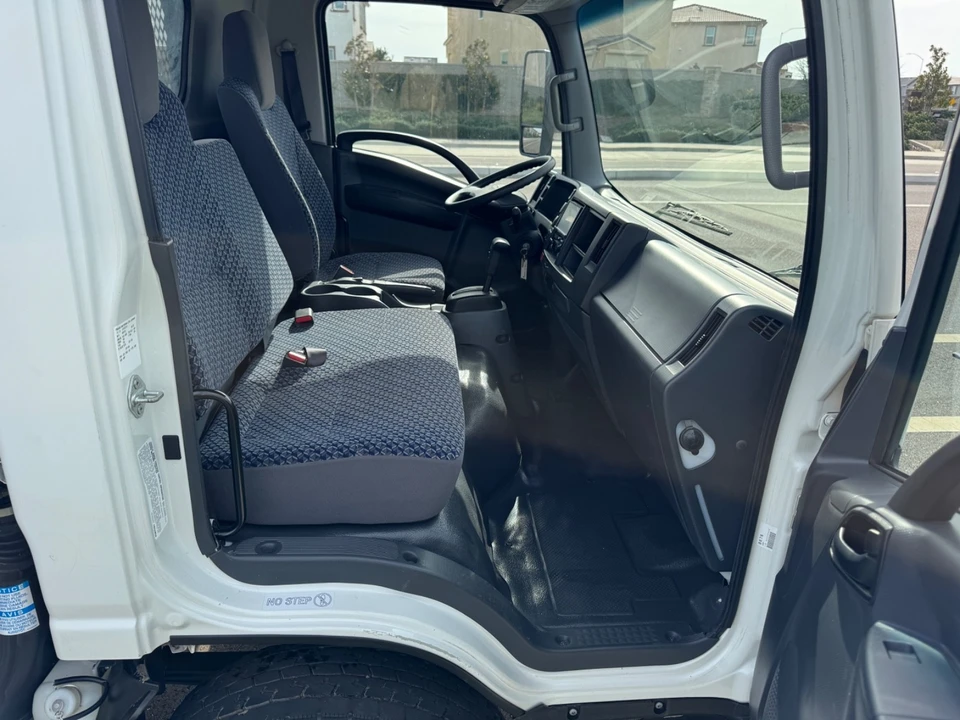 2023 Isuzu Elf - Image 12 of 14