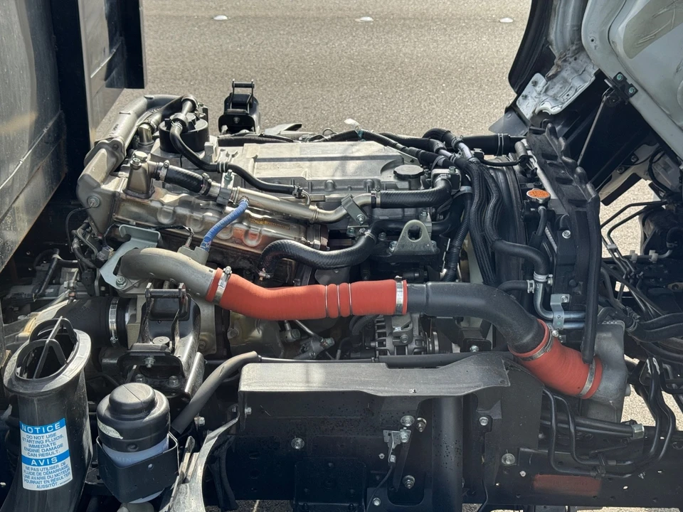 2023 Isuzu Elf - Image 10 of 14
