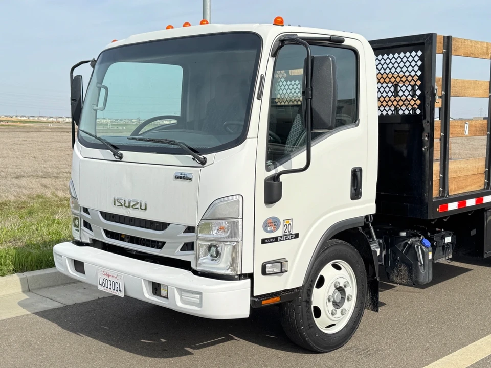 2023 Isuzu Elf - Image 3 of 14