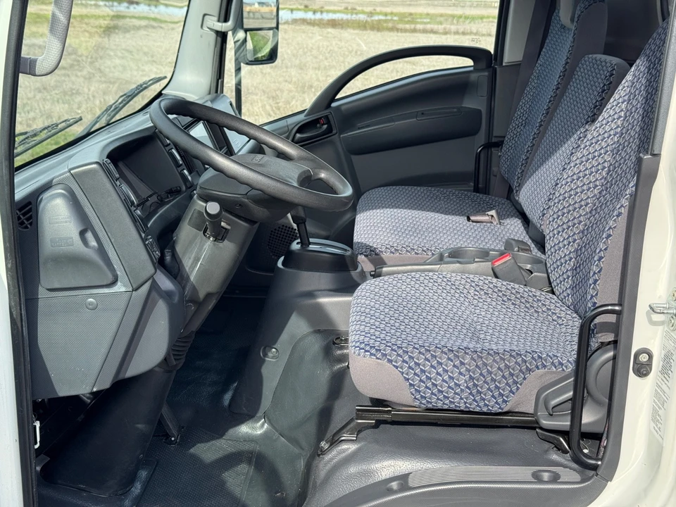 2023 Isuzu Elf - Image 11 of 14