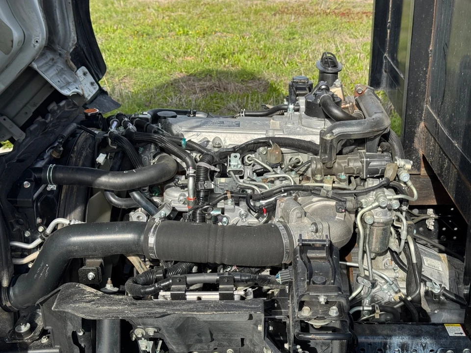 2023 Isuzu Elf - Image 9 of 14