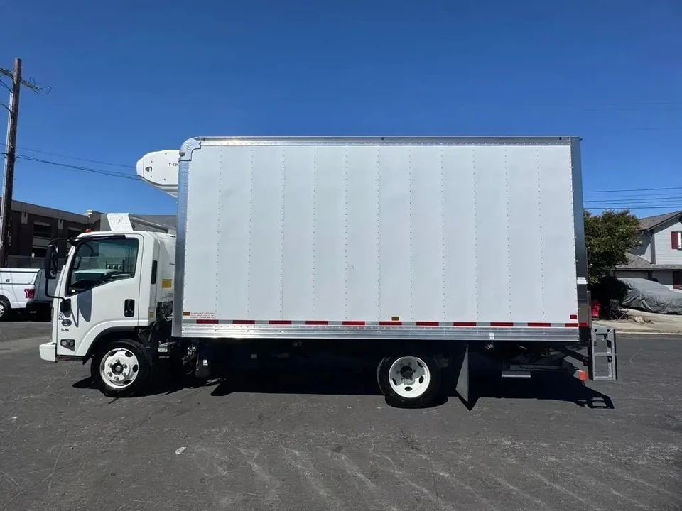 2023 Isuzu Elf - Image 8 of 21