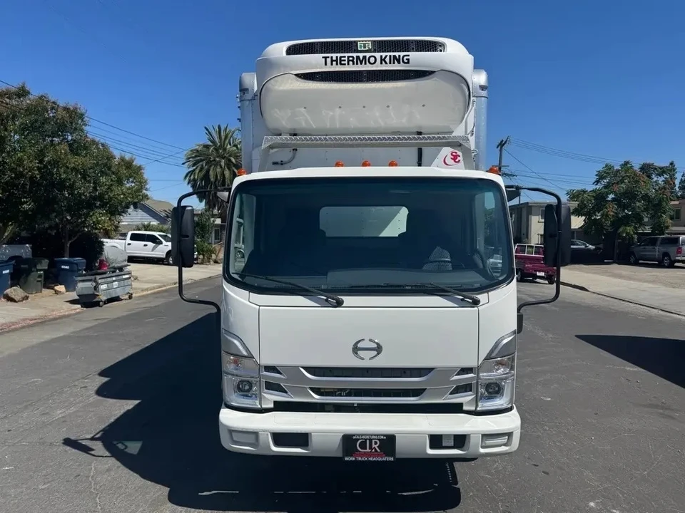 2023 Isuzu Elf - Image 3 of 21