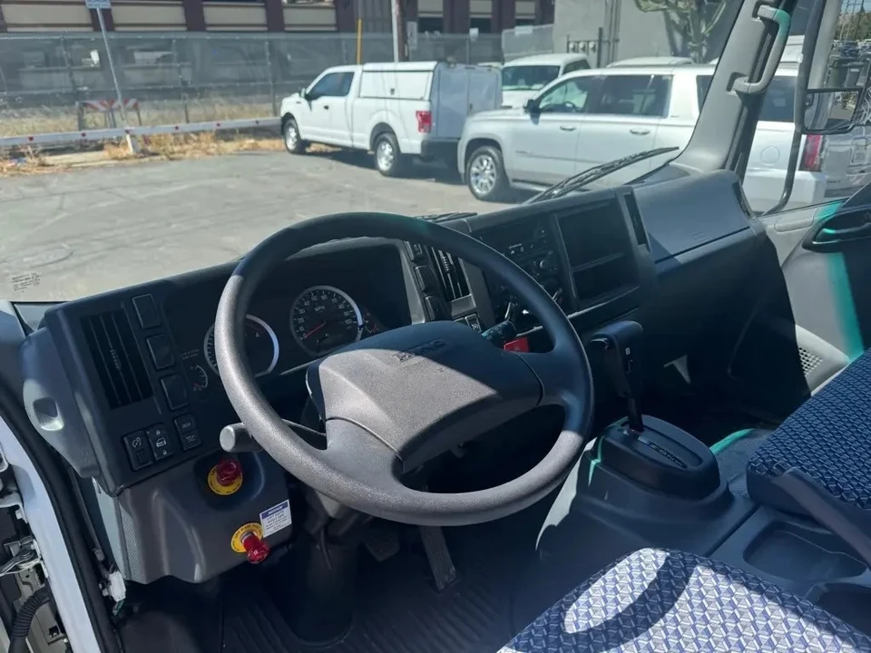 2023 Isuzu Elf - Image 18 of 21