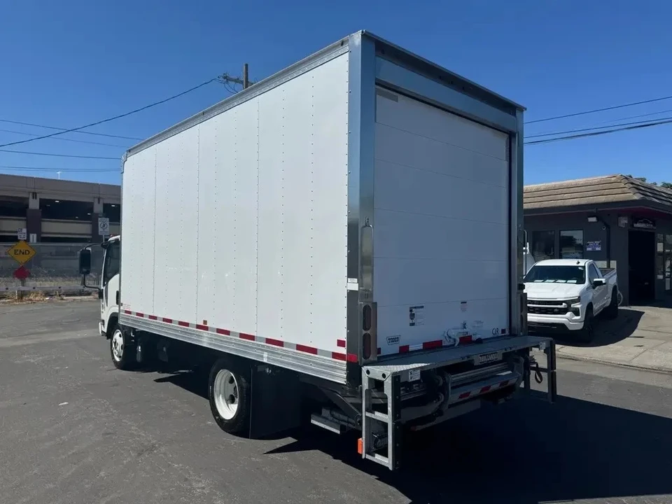 2023 Isuzu Elf - Image 6 of 21