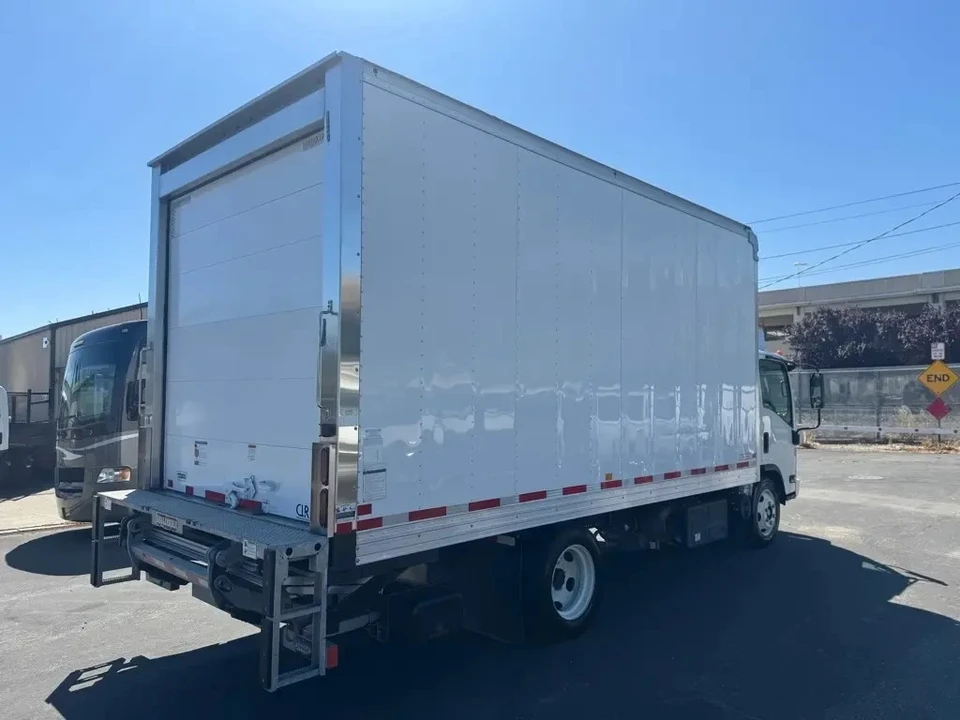 2023 Isuzu Elf - Image 5 of 21