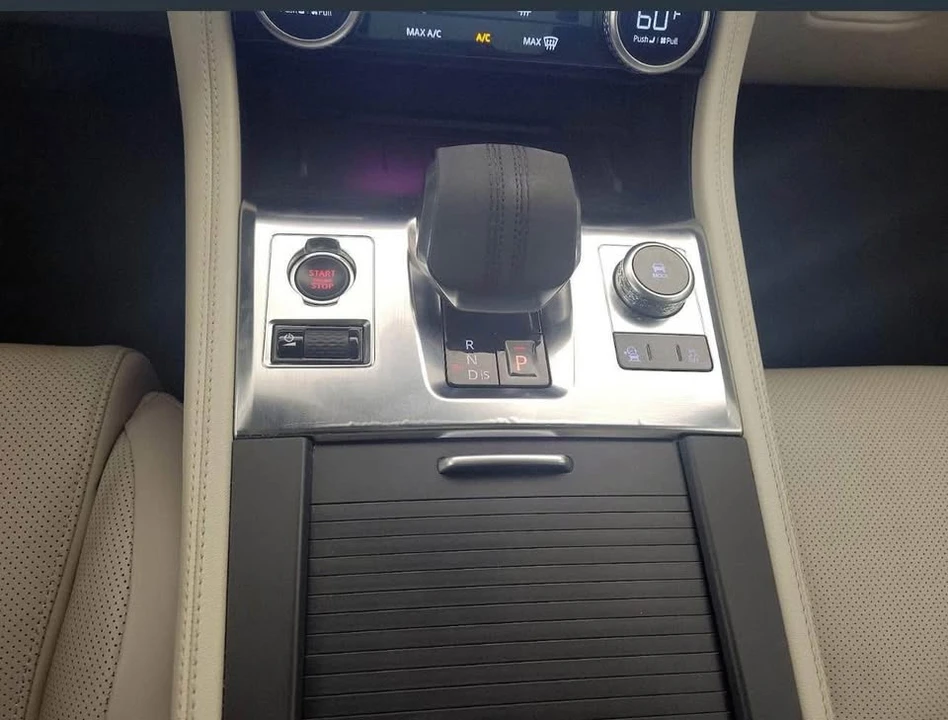 2023 Jaguar F-Pace - Image 6 of 10