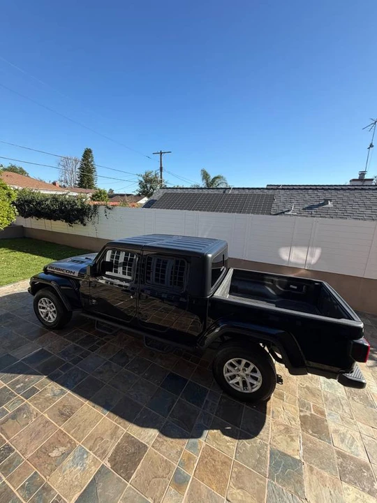 2023 Jeep JT Gladiator - Image 23 of 24