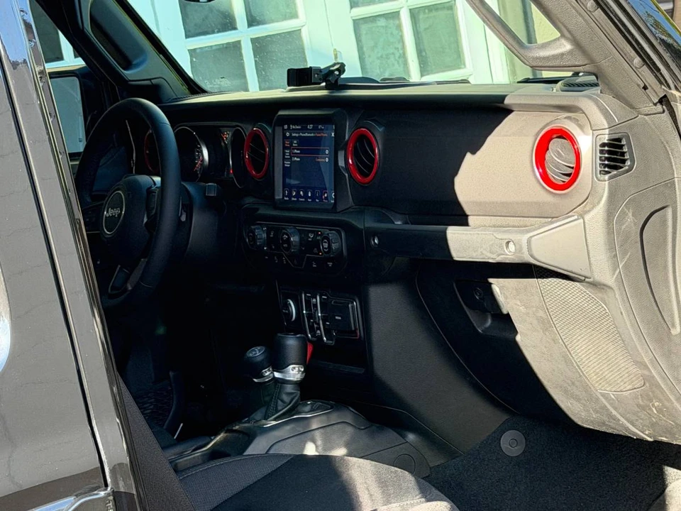 2023 Jeep JT Gladiator - Image 19 of 24