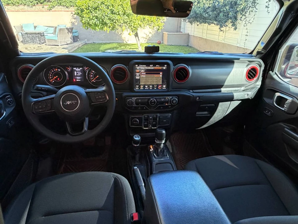 2023 Jeep JT Gladiator - Image 17 of 24
