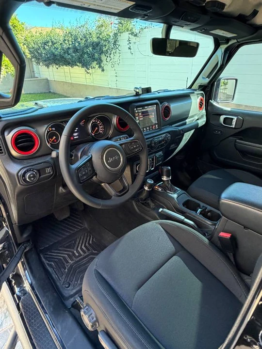 2023 Jeep JT Gladiator - Image 14 of 24