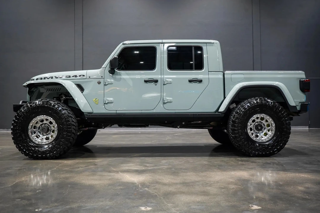 2023 Jeep JT Gladiator - Image 2 of 31