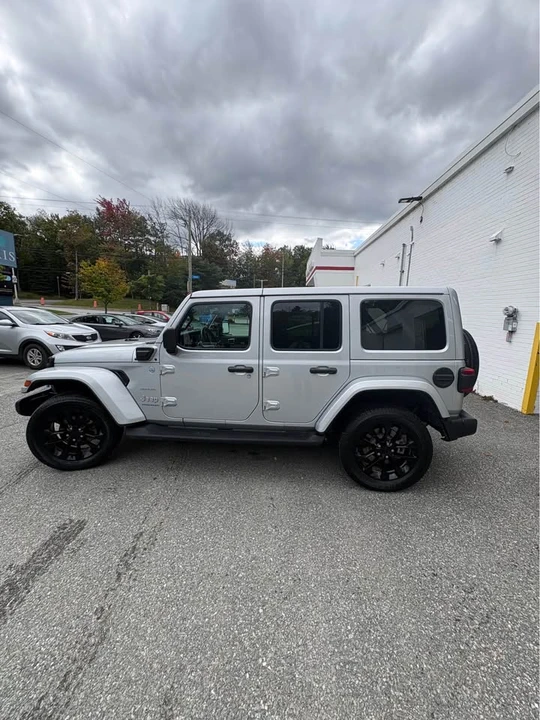 2023 Jeep JL Wrangler - Image 3 of 5