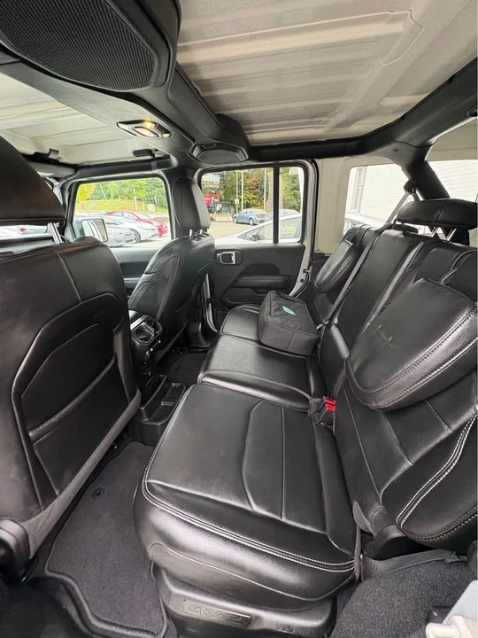 2023 Jeep JL Wrangler - Image 4 of 5