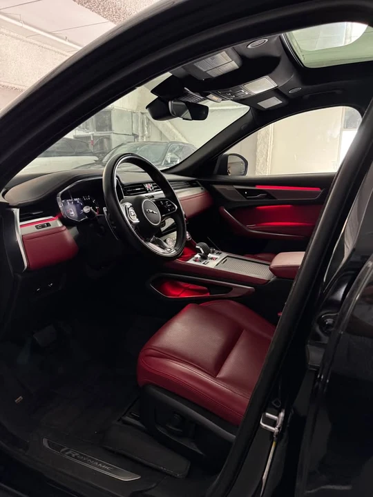 2023 Jaguar F-Pace - Image 9 of 17