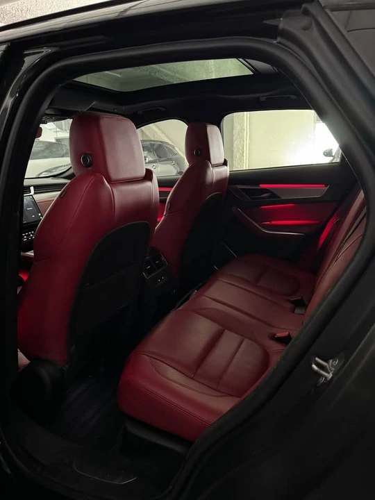2023 Jaguar F-Pace - Image 7 of 17