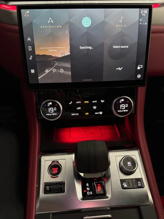 2023 Jaguar F-Pace - Image 13 of 17