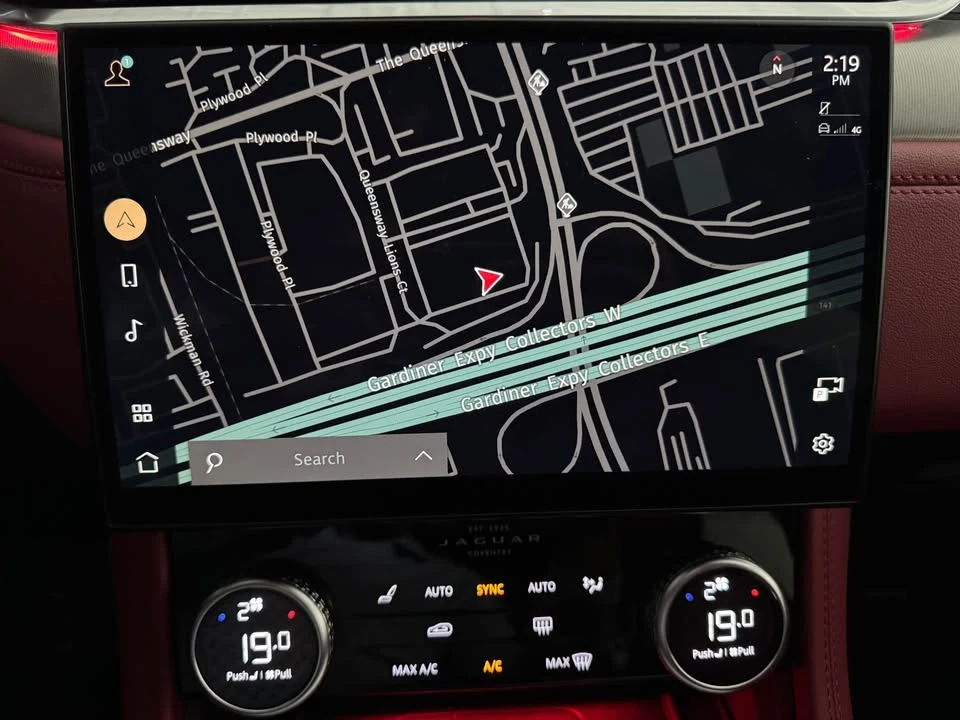 2023 Jaguar F-Pace - Image 14 of 17
