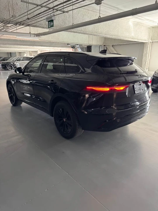 2023 Jaguar F-Pace - Image 5 of 17