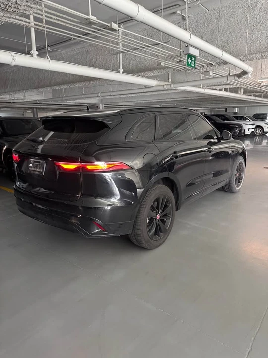 2023 Jaguar F-Pace - Image 4 of 17