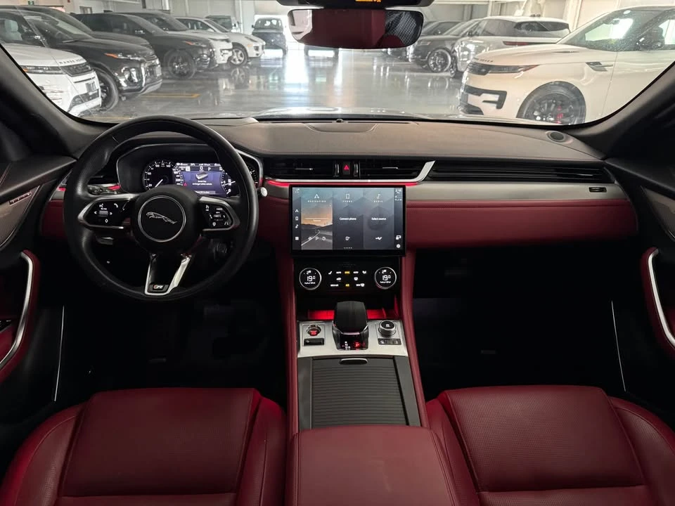 2023 Jaguar F-Pace - Image 8 of 17