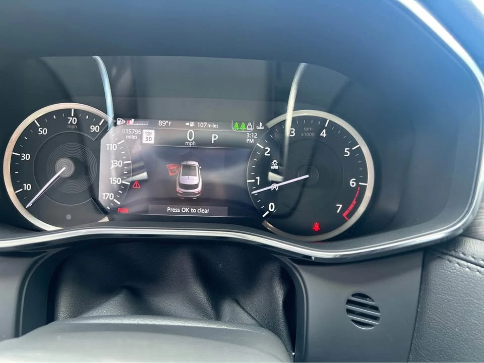 2023 Jaguar F-Pace - Image 9 of 10