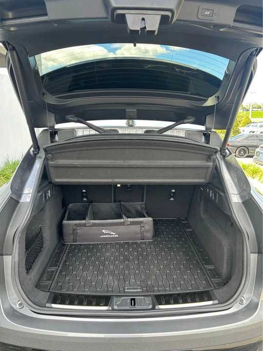 2023 Jaguar F-Pace - Image 8 of 10