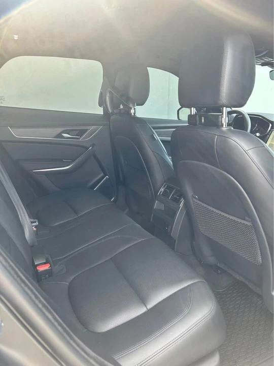 2023 Jaguar F-Pace - Image 6 of 10