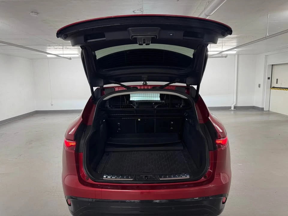 2023 Jaguar F-Pace - Image 9 of 19