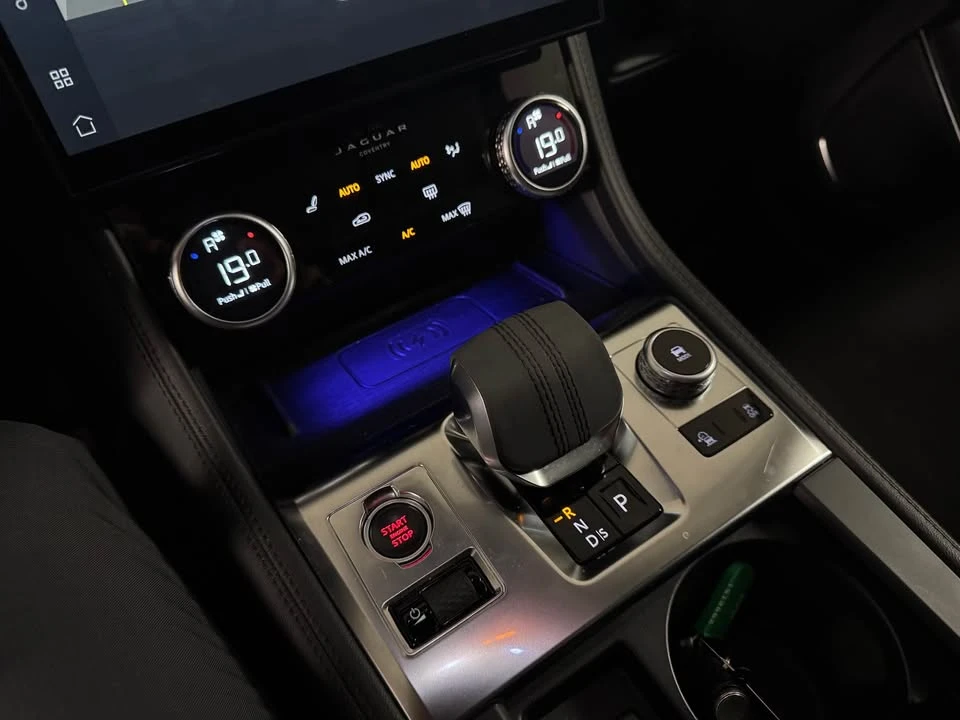 2023 Jaguar F-Pace - Image 18 of 19
