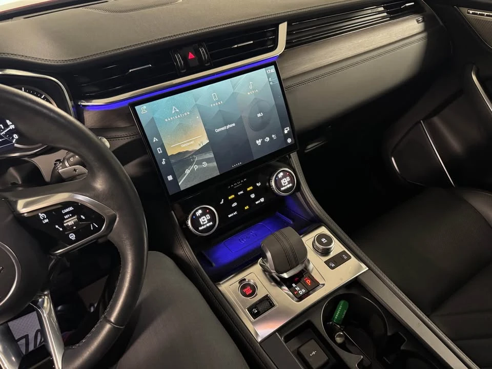 2023 Jaguar F-Pace - Image 16 of 19