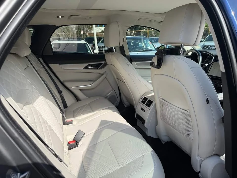 2023 Jaguar F-Pace - Image 19 of 20