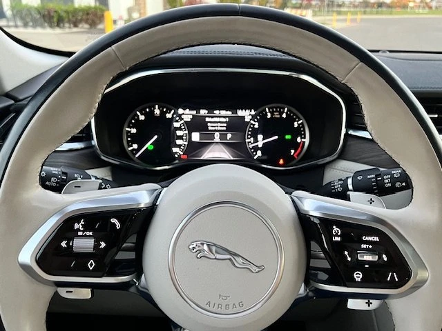 2023 Jaguar F-Pace - Image 7 of 20