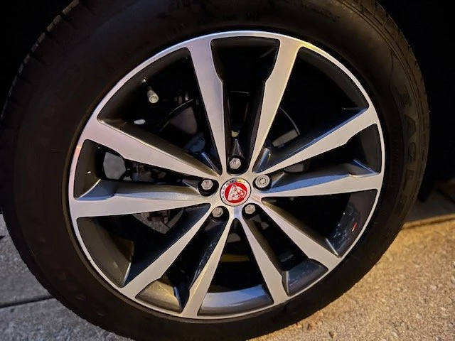 2023 Jaguar F-Pace - Image 19 of 20