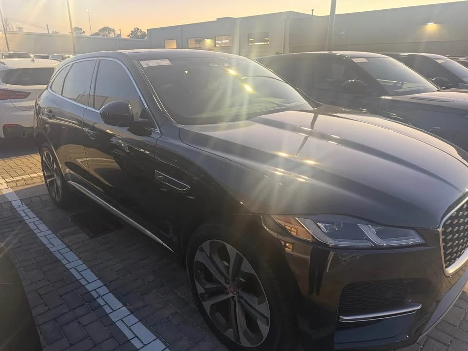 2023 Jaguar F-Pace - Image 2 of 3