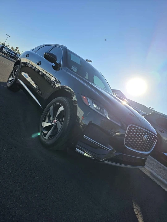 2023 Jaguar F-Pace - Image 2 of 8