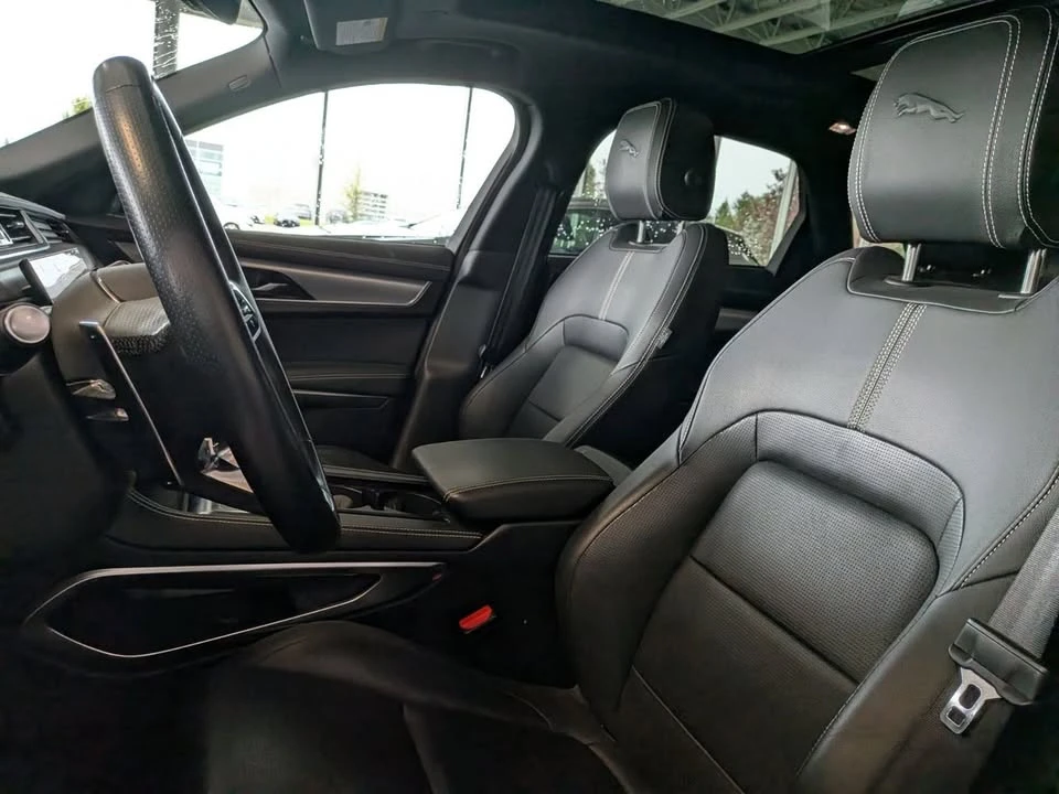 2023 Jaguar F-Pace - Image 9 of 10