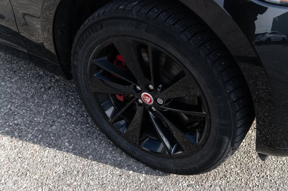 2023 Jaguar F-Pace - Image 13 of 20