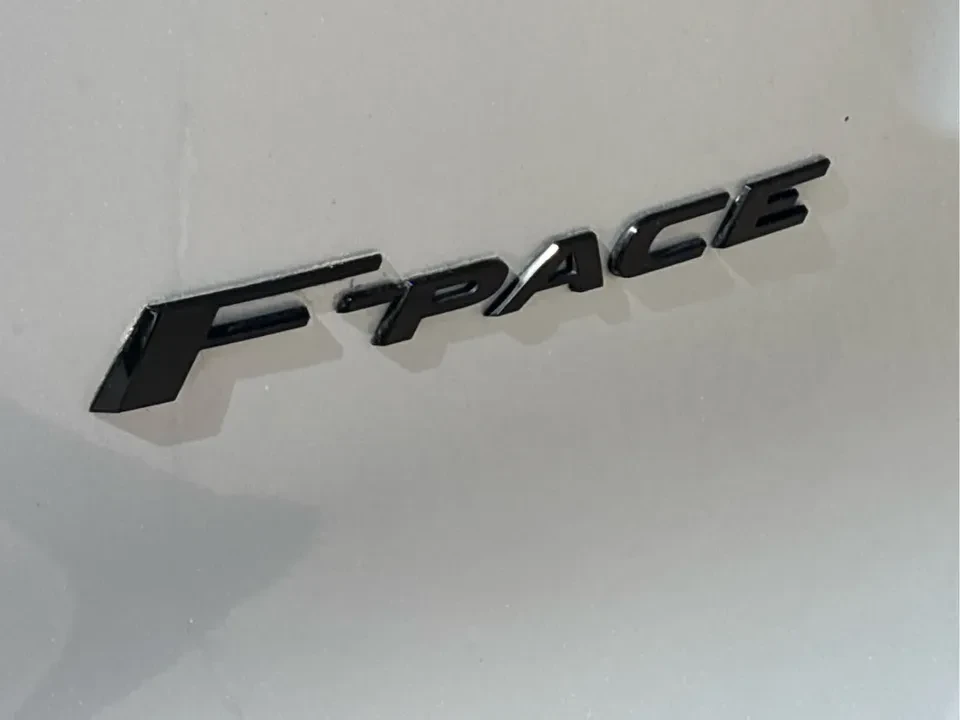 2023 Jaguar F-Pace - Image 9 of 19