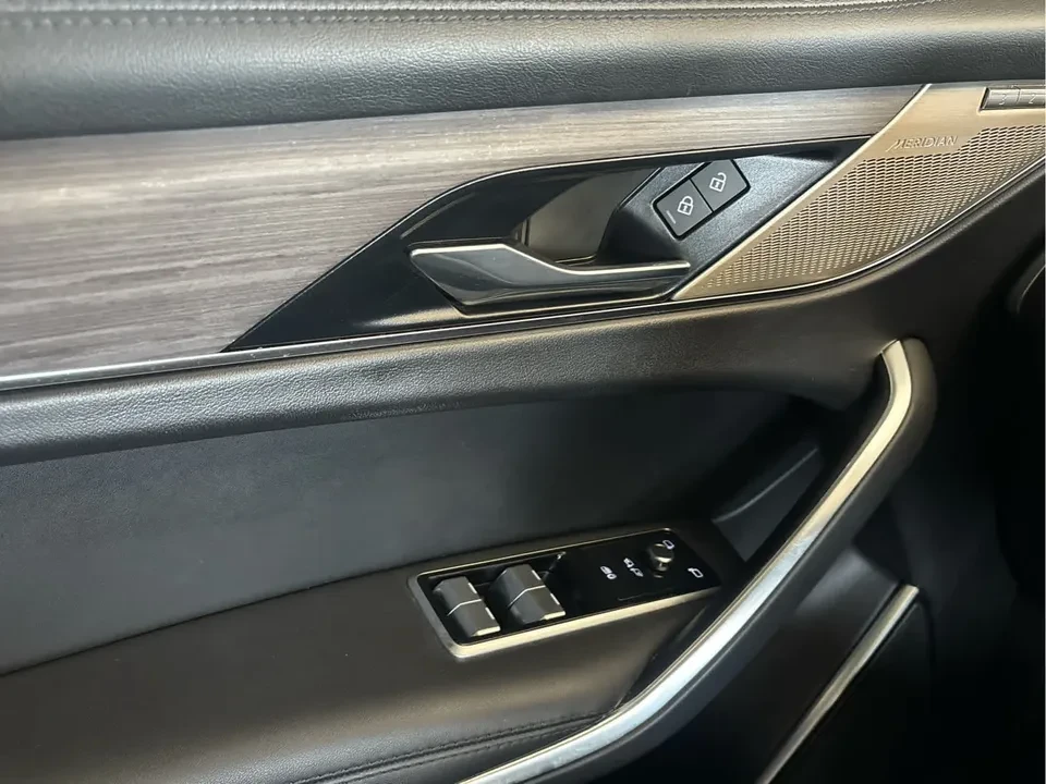 2023 Jaguar F-Pace - Image 19 of 19