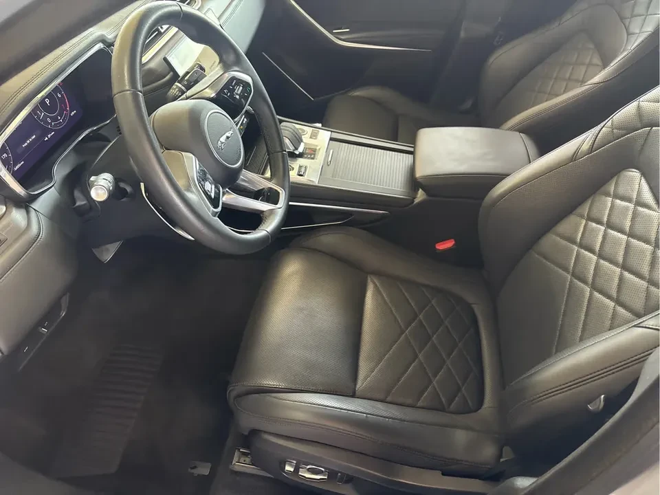 2023 Jaguar F-Pace - Image 10 of 19