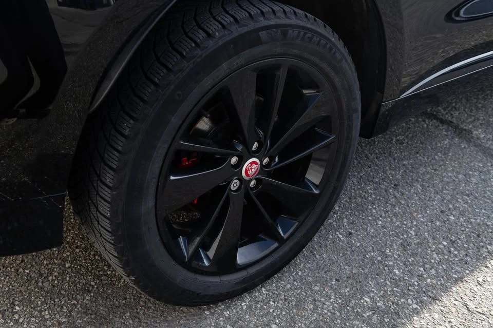 2023 Jaguar F-Pace - Image 19 of 20