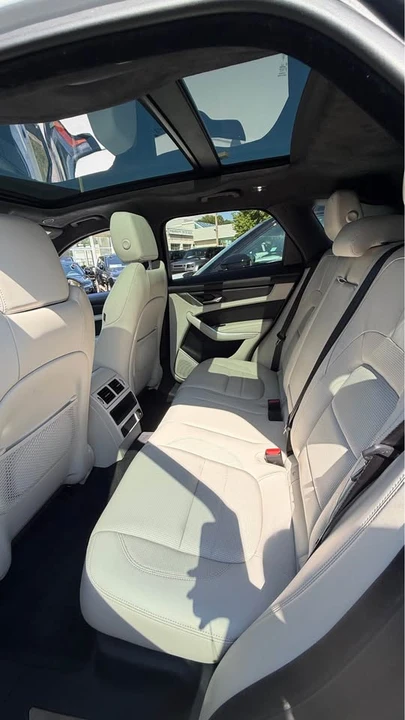 2023 Jaguar F-Pace - Image 11 of 13