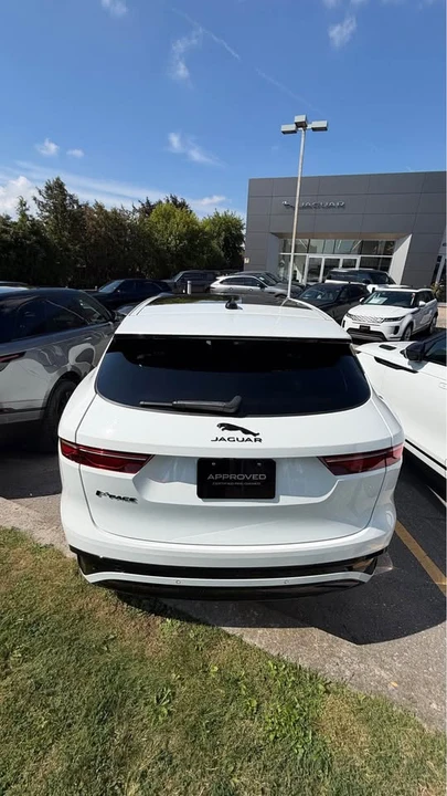 2023 Jaguar F-Pace - Image 9 of 13